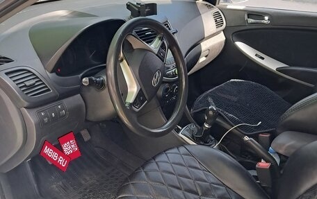 Hyundai Solaris II рестайлинг, 2011 год, 430 000 рублей, 1 фотография