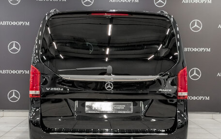 Mercedes-Benz V-Класс, 2017 год, 6 600 000 рублей, 6 фотография