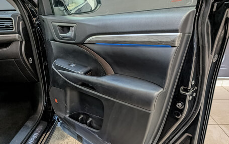 Toyota Highlander III, 2018 год, 3 500 000 рублей, 23 фотография