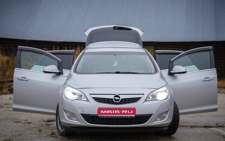 Opel Astra J, 2011 год, 800 000 рублей, 1 фотография