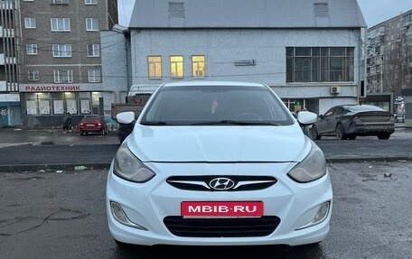 Hyundai Solaris II рестайлинг, 2012 год, 570 000 рублей, 1 фотография