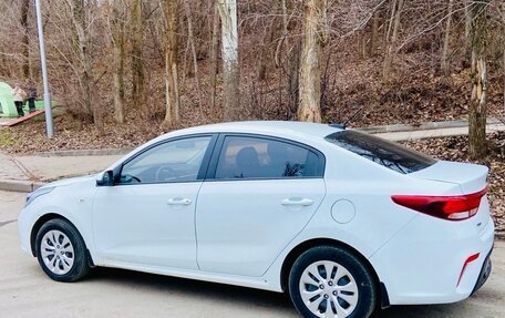 KIA Rio IV, 2017 год, 1 000 000 рублей, 3 фотография