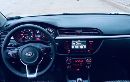 KIA Rio IV, 2017 год, 1 000 000 рублей, 10 фотография