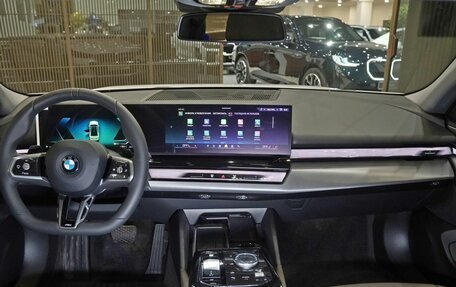 BMW 5 серия, 2025 год, 8 650 000 рублей, 12 фотография