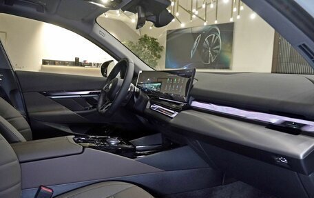 BMW 5 серия, 2025 год, 8 650 000 рублей, 21 фотография