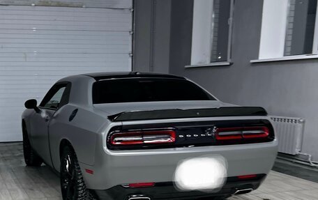 Dodge Challenger III рестайлинг 2, 2019 год, 3 350 000 рублей, 5 фотография