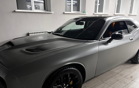 Dodge Challenger III рестайлинг 2, 2019 год, 3 350 000 рублей, 4 фотография