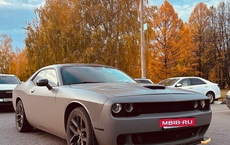 Dodge Challenger III рестайлинг 2, 2019 год, 3 350 000 рублей, 2 фотография