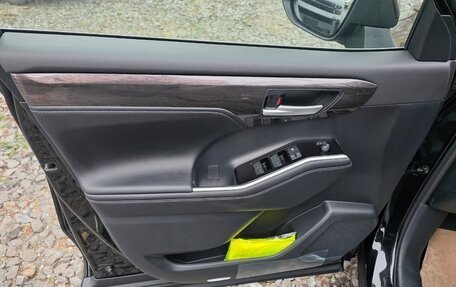 Toyota Highlander, 2025 год, 5 600 000 рублей, 13 фотография