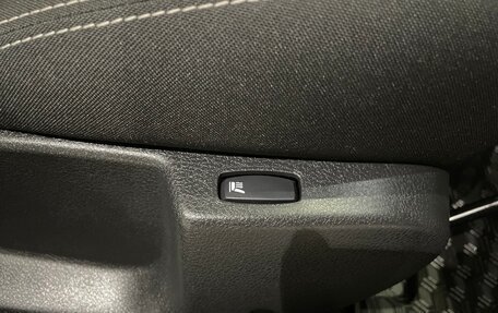 Renault Logan II, 2018 год, 1 099 000 рублей, 12 фотография