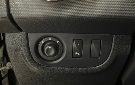 Renault Logan II, 2018 год, 1 099 000 рублей, 9 фотография