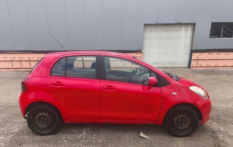 Toyota Yaris III рестайлинг, 2006 год, 395 000 рублей, 1 фотография