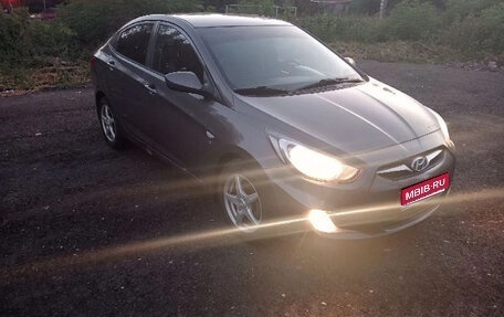 Hyundai Solaris II рестайлинг, 2013 год, 650 000 рублей, 1 фотография