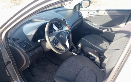 Hyundai Solaris II рестайлинг, 2013 год, 650 000 рублей, 4 фотография