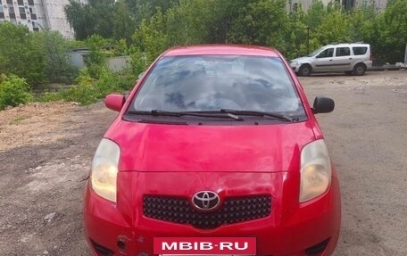Toyota Yaris III рестайлинг, 2006 год, 395 000 рублей, 3 фотография