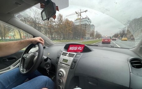 Toyota Yaris III рестайлинг, 2006 год, 395 000 рублей, 8 фотография