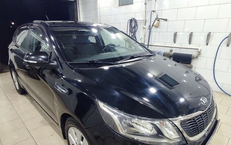 KIA Rio III рестайлинг, 2013 год, 700 000 рублей, 2 фотография