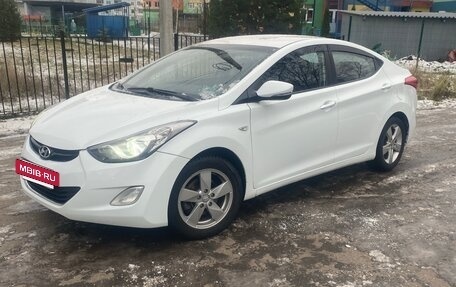 Hyundai Elantra V, 2013 год, 930 000 рублей, 2 фотография