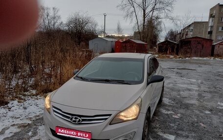 Hyundai Solaris II рестайлинг, 2015 год, 850 000 рублей, 1 фотография