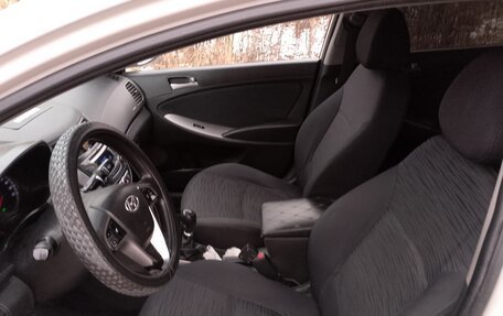 Hyundai Solaris II рестайлинг, 2015 год, 850 000 рублей, 5 фотография