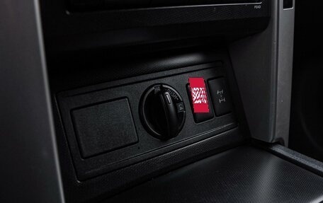 Toyota Land Cruiser Prado 150 рестайлинг 2, 2012 год, 2 719 000 рублей, 17 фотография