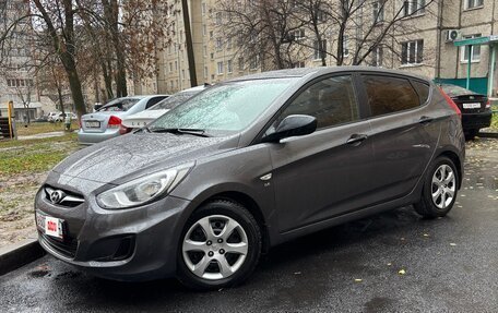 Hyundai Solaris II рестайлинг, 2012 год, 870 000 рублей, 1 фотография