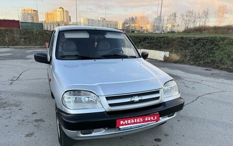 Chevrolet Niva I рестайлинг, 2004 год, 440 000 рублей, 3 фотография
