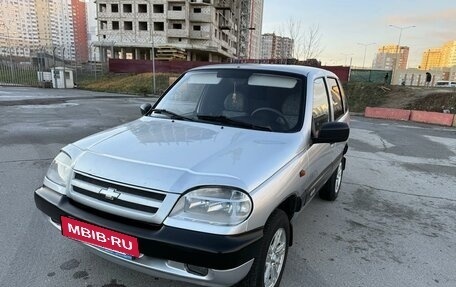 Chevrolet Niva I рестайлинг, 2004 год, 440 000 рублей, 2 фотография