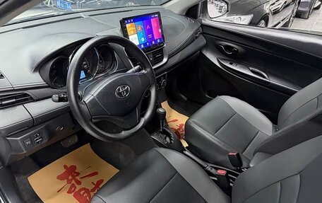 Toyota Yaris XP150 рестайлинг, 2022 год, 1 100 000 рублей, 7 фотография