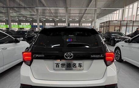 Toyota Yaris XP150 рестайлинг, 2022 год, 1 100 000 рублей, 5 фотография