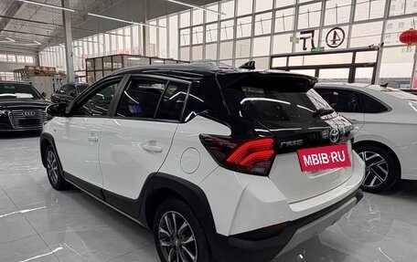 Toyota Yaris XP150 рестайлинг, 2022 год, 1 100 000 рублей, 6 фотография