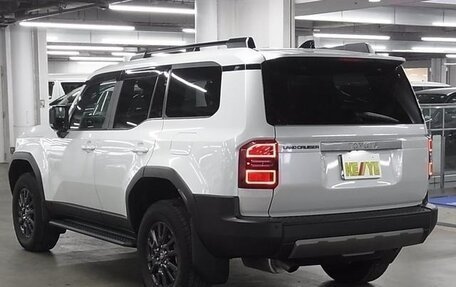 Toyota Land Cruiser Prado, 2024 год, 6 600 000 рублей, 7 фотография