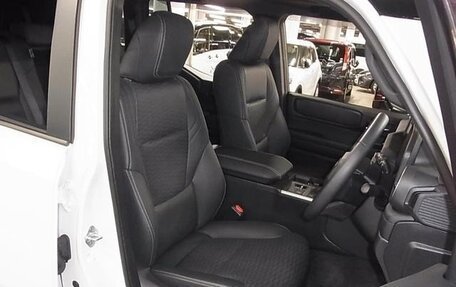 Toyota Land Cruiser Prado, 2024 год, 6 600 000 рублей, 9 фотография