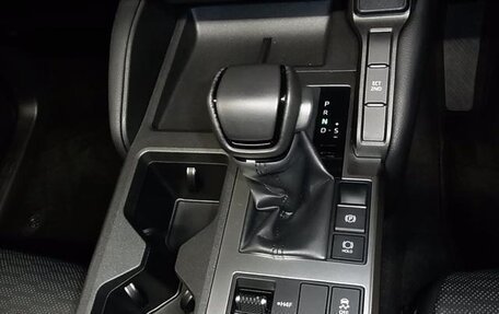 Toyota Land Cruiser Prado, 2024 год, 6 600 000 рублей, 26 фотография