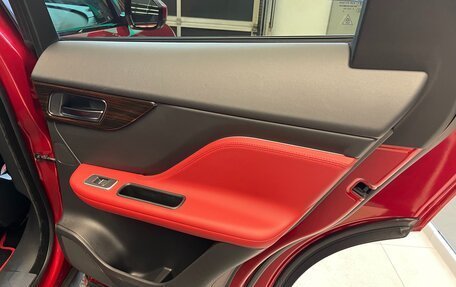 Jaguar F-Pace, 2016 год, 2 650 000 рублей, 18 фотография