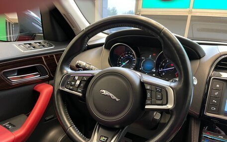 Jaguar F-Pace, 2016 год, 2 650 000 рублей, 24 фотография