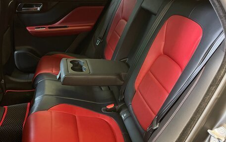 Jaguar F-Pace, 2016 год, 2 650 000 рублей, 21 фотография