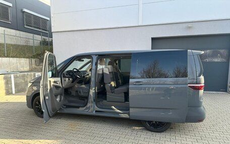 Volkswagen Multivan, 2024 год, 7 650 000 рублей, 2 фотография