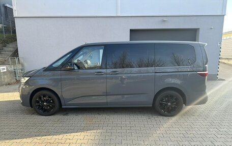 Volkswagen Multivan, 2024 год, 7 650 000 рублей, 3 фотография