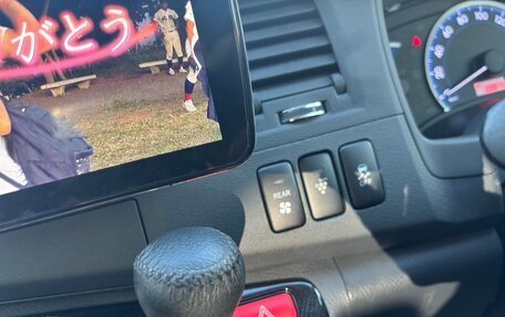 Toyota ISis I, 2016 год, 1 050 000 рублей, 20 фотография