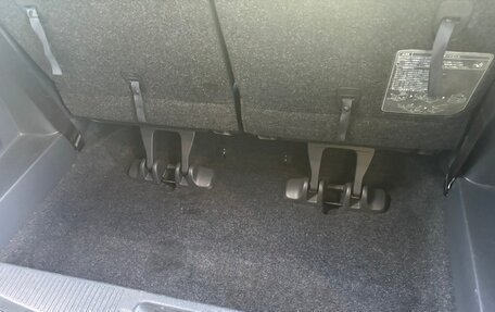 Toyota ISis I, 2016 год, 1 050 000 рублей, 17 фотография