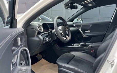 Mercedes-Benz A-Класс, 2021 год, 1 900 000 рублей, 8 фотография