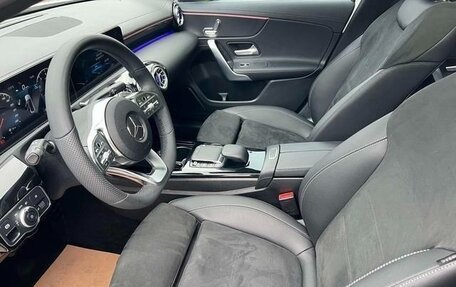 Mercedes-Benz A-Класс, 2021 год, 1 900 000 рублей, 14 фотография