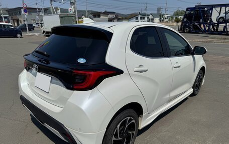 Toyota Yaris, 2022 год, 1 095 000 рублей, 5 фотография