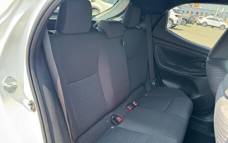 Toyota Yaris, 2022 год, 1 095 000 рублей, 10 фотография