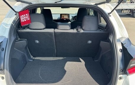 Toyota Yaris, 2022 год, 1 095 000 рублей, 9 фотография