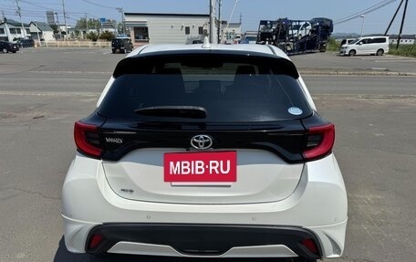 Toyota Yaris, 2022 год, 1 095 000 рублей, 6 фотография