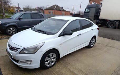 Hyundai Solaris II рестайлинг, 2015 год, 650 000 рублей, 1 фотография