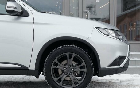 Mitsubishi Outlander III рестайлинг 3, 2019 год, 2 300 000 рублей, 9 фотография