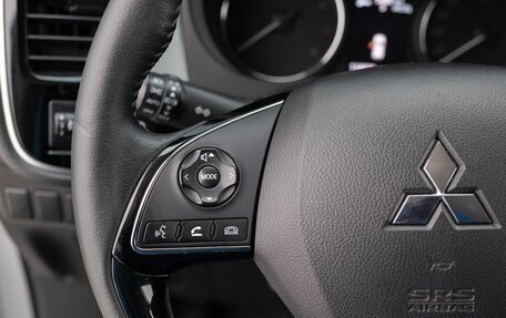 Mitsubishi Outlander III рестайлинг 3, 2019 год, 2 300 000 рублей, 12 фотография